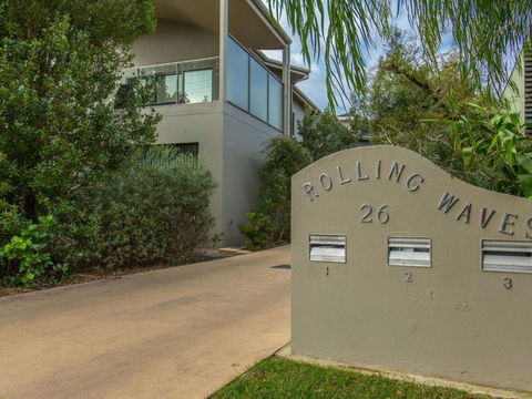 Rolling Waves No 2 - Brisbane 4u 0
