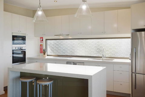 Rolling Waves 3 - Beach Access & Pet Friendly! - Brisbane Tourism 3