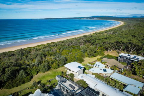Rolling Waves 3 - Beach Access & Pet Friendly! - Brisbane Tourism 0