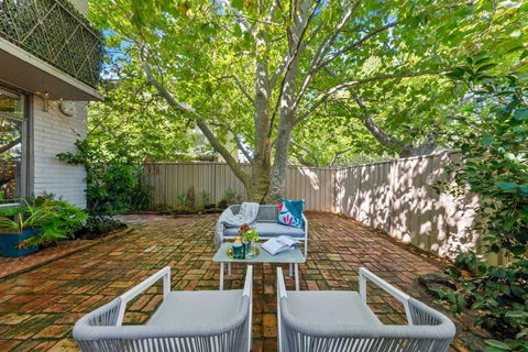 Romantic Retreat With Garden - Brisbane Tourism 1