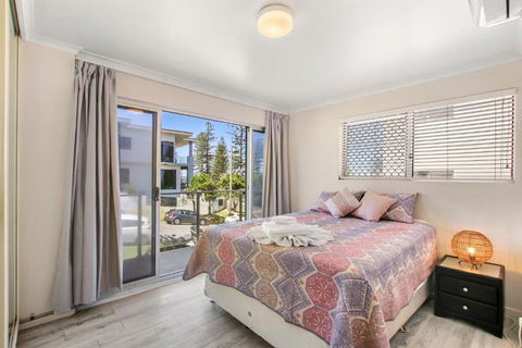 Rosalie Unit 1, 4 Margaret St, Kings Beach - Tourism Brisbane 1