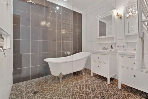 Rose Cottage - Stroll To CBD, Leafy Setting - Tourism Brisbane 3