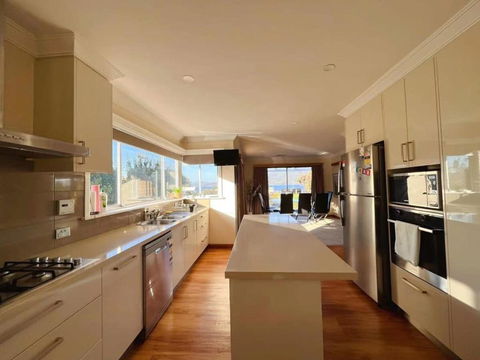 Rose Retreat With Water Front View At Montrose - Tourism Brisbane 2