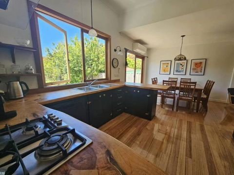 RoseIris Cottage - City Charm In Central West Hobart - Tourism Brisbane 0