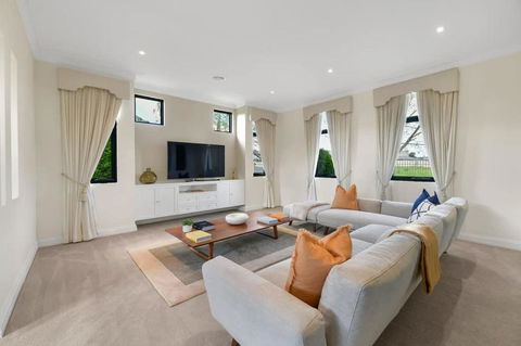 Roselawn Retreat - Pool, Incredible Views, Sleeps 8 - Brisbane Tourism 1