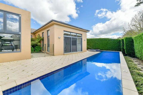 Roselawn Retreat - Pool, Incredible Views, Sleeps 8 - Brisbane Tourism 3