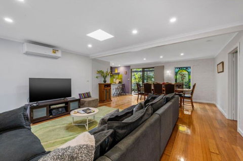 Roses On The River - An Absolute River Frontage Cottage - Brisbane Tourism 0