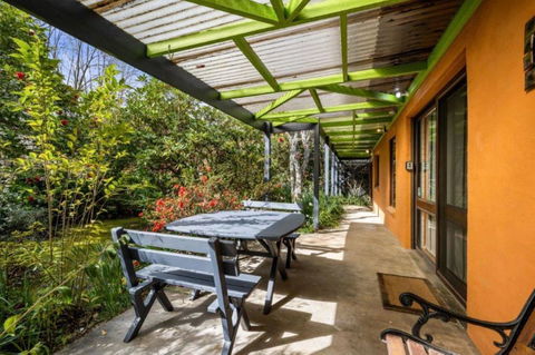Roses On The River - An Absolute River Frontage Cottage - Brisbane Tourism 2