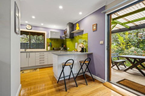 Roses On The River - An Absolute River Frontage Cottage - Brisbane Tourism 3