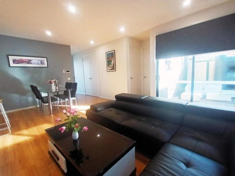 Rosie Townhouse - Modern Home In Sunshine - Tourism Brisbane 3