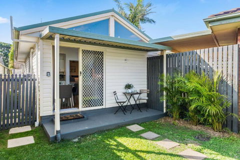 Rothery Escape - A Cosy Coastal Cottage - Tourism Brisbane 0