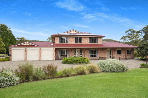 Roxy - A Secluded Luxury Estate Near Berry, Where Serenity Meets Family Comfort - Tourism Brisbane 1