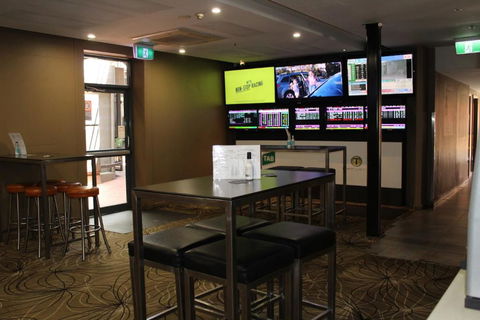 Royal Hotel Orange - Brisbane Tourism 2