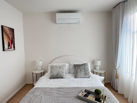 Royalty Living - Tourism Brisbane 0