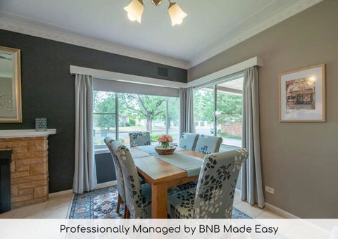 Roycox Cottage - Charming Escape, Fireplace - Brisbane Tourism 0