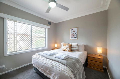 Roycox Cottage - Charming Escape, Fireplace - Brisbane Tourism 1