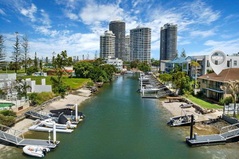 Runaway Bay Waterfront Delight - Tourism Brisbane 0