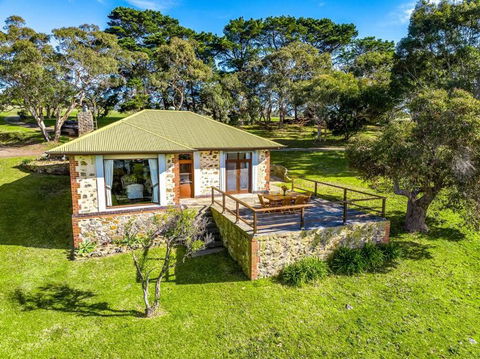 Rustic Cottage - Tourism Brisbane 0