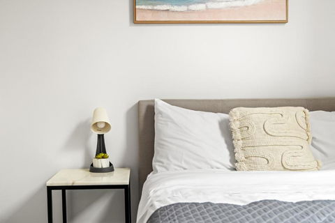 Rustic Double Room - Central Location In Kensington - Shared Bathroom - Tourism Brisbane 1