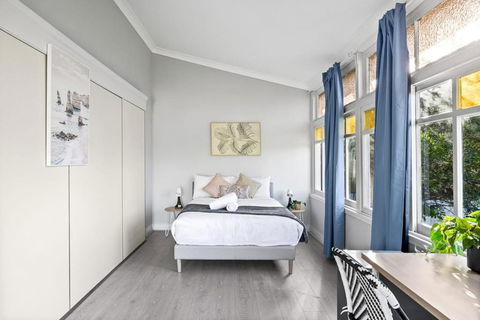 Rustic Grand Double Room - Centrally Located - Brisbane Tourism 3