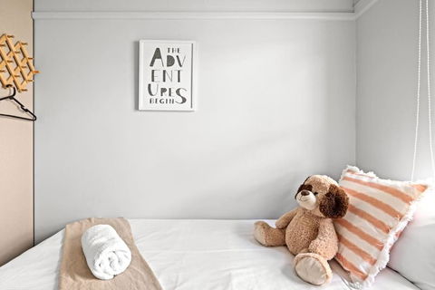 Rustic Single Room - Centrally Located At Narwee - Shared Bathroom - Tourism Brisbane 1