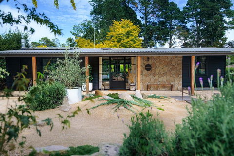 SABLE MAE Luxury Rustic Ranch - Tourism Brisbane 1