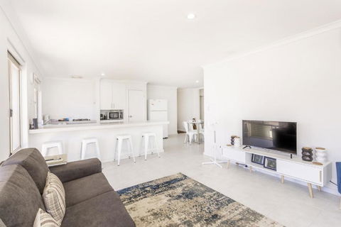 Safari Family Stay - EXECUTIVE ESCAPES - Tourism Brisbane 0