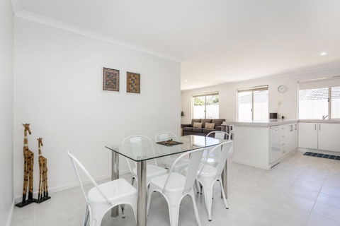 Safari Family Stay - EXECUTIVE ESCAPES - Tourism Brisbane 1