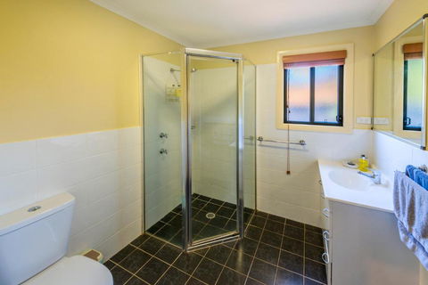 Safety Beach Ocean Bungalows - Tourism Brisbane 3