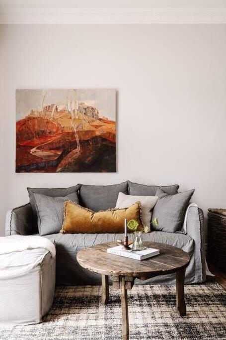 Sailors Whisk, Luxurious Restored Antique Cottage - Brisbane Tourism 3