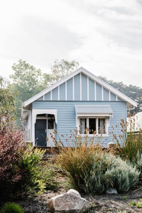Sailors Whisk, Luxurious Restored Antique Cottage - Brisbane Tourism 0