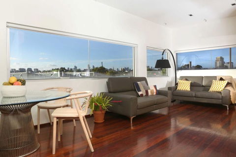Saint George - The Townhouse - Tourism Brisbane 2