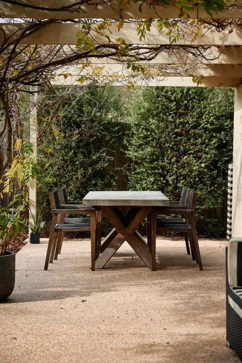 Salt Air Hideaway With Lush Backyard - Tourism Brisbane 1
