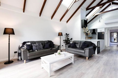 Salt & Pepper; Beautiful Town House In Margs! - Tourism Brisbane 1