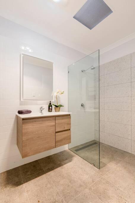 Salt & Pepper; Beautiful Town House In Margs! - Tourism Brisbane 2