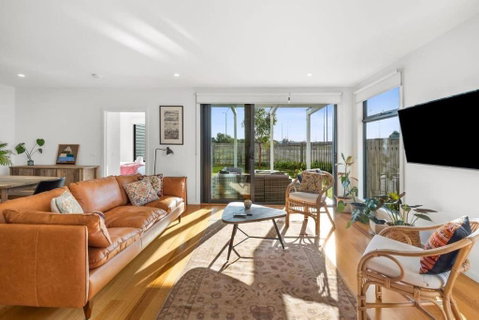 Saltbush By The Park - Brisbane Tourism 0