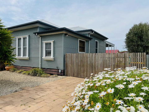 Saltwater Bungalow - WiFi - Brisbane Tourism 0