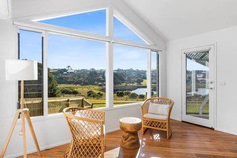 SALTWATER HOUSE - Opposite The Beach And Views Over The Lake! - Tourism Brisbane 2