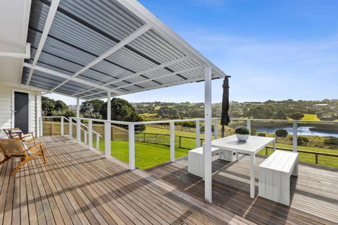 SALTWATER HOUSE - Opposite The Beach And Views Over The Lake! - Tourism Brisbane 3