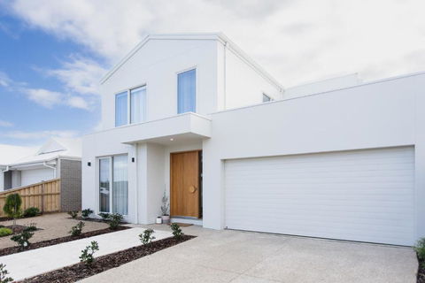 Saltwater Lux, 4 Bdrm, 3 Bath, Golf, Weddings, Beaches, Adventure Park - Tourism Brisbane 0