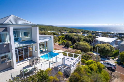 Salty Kiss I Private Properties - Tourism Brisbane 0