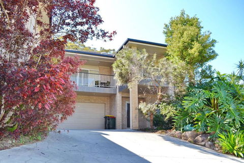 Salty Kisses - Bring Your Own Linen. - Tourism Brisbane 0