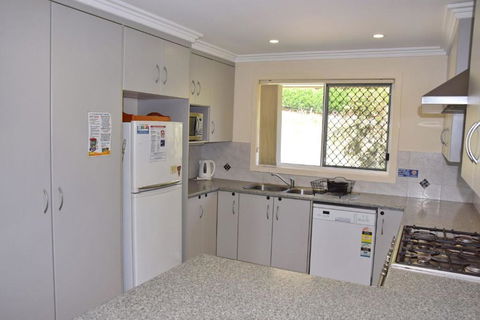 Salty Kisses - Bring Your Own Linen. - Tourism Brisbane 2