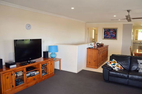 Salty Kisses - Bring Your Own Linen. - Tourism Brisbane 3