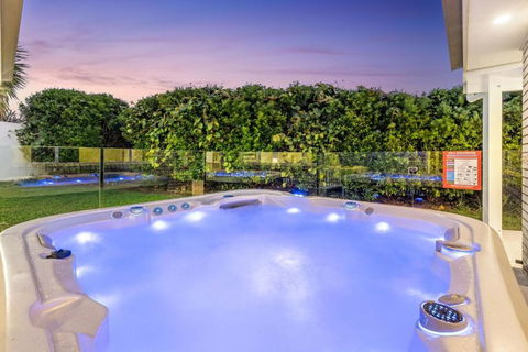 Salty Pause At Bondi House - With Spa And Pet Friendly! - Tourism Brisbane 0