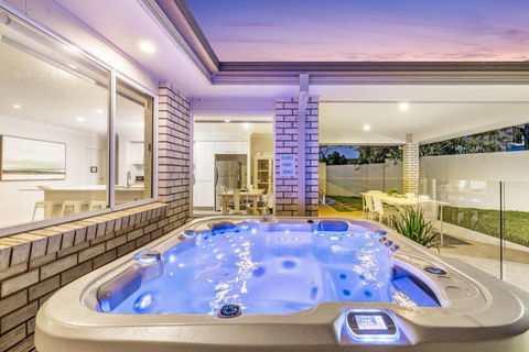 Salty Pause At Bondi House - With Spa And Pet Friendly! - Tourism Brisbane 1