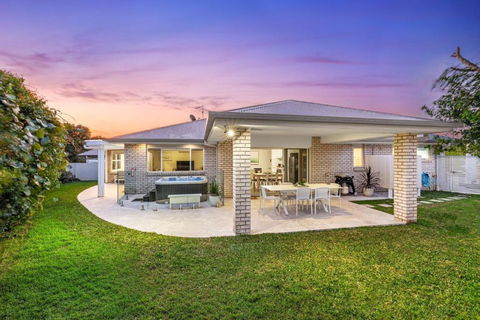 Salty Pause At Bondi House - With Spa And Pet Friendly! - Tourism Brisbane 3