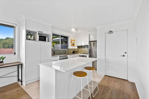 Salty Sea Breeze Apartment 500m To Waters Edge - Tourism Brisbane 1