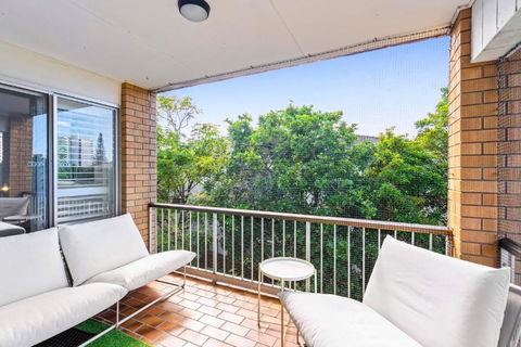 Salty Sea Breeze Apartment 500m To Waters Edge - Tourism Brisbane 3