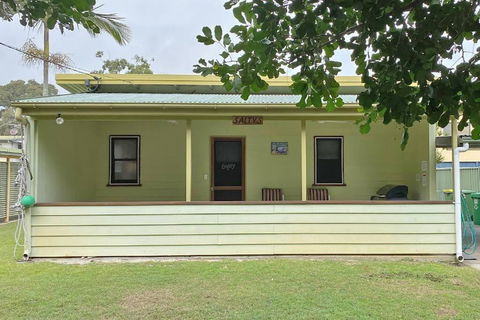 SALTYS AMITY POINT - Tourism Brisbane 0